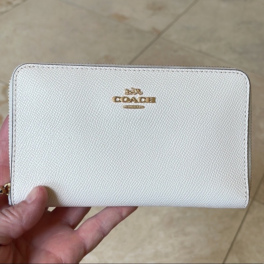 Coach White Leather Slim Zip Around Wallet (MSRP $148)